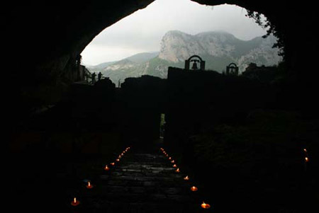 Interno grotta di San Michele
